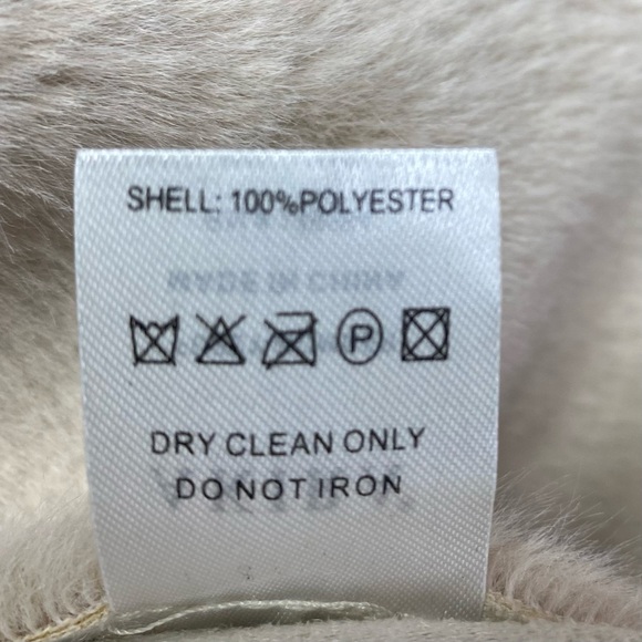 AKIRA Cream Fuzzy Bomber Jacket W LG. Pockets Buckle details PREPPY CITY - Picture 15 of 16